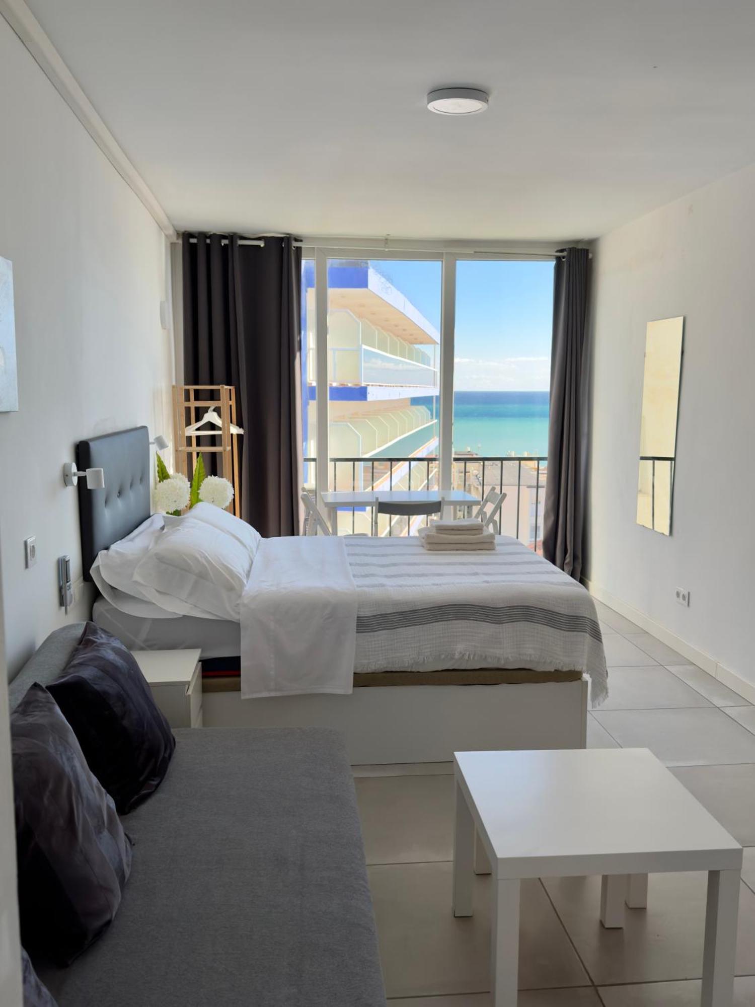 Inviting Studio With Sea View 토레몰리노스 외부 사진